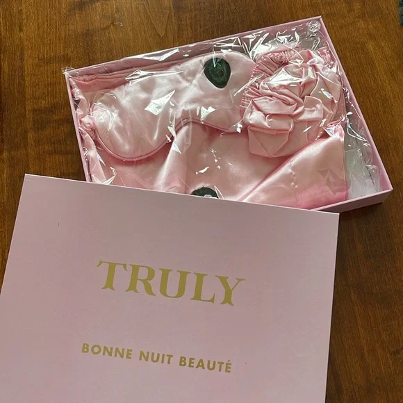 TRULY Beauty, 4piece Sleep Satin Set, Bonnie Nuit, NEW - Picture 2 of 7